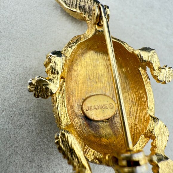 Gold-Tone Vintage Turtle Brooch By Jeanne Classic Textured Design Sparkling Acce - Picture 6 of 6
